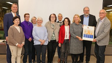 Gruppenfoto bei der Preisverleihung 2024 des Crous-Geschichtspreises an die Geschichtswerkstatt Würselen.